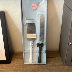 Elegant Black and White Cake Server Set